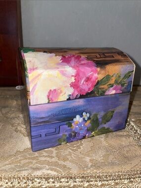 Vintage Tri-coastal Design Inc Floral Purple Box with Removable tray. EUC!